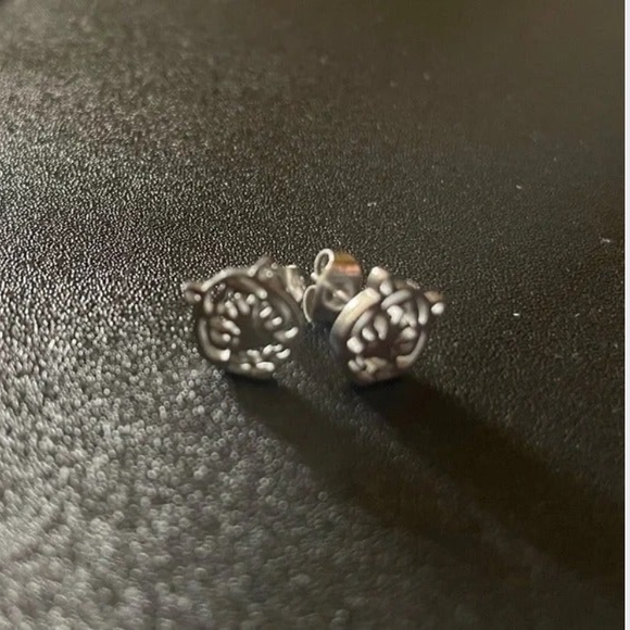 Small Stud Tiger Earrings - Picture 2 of 3